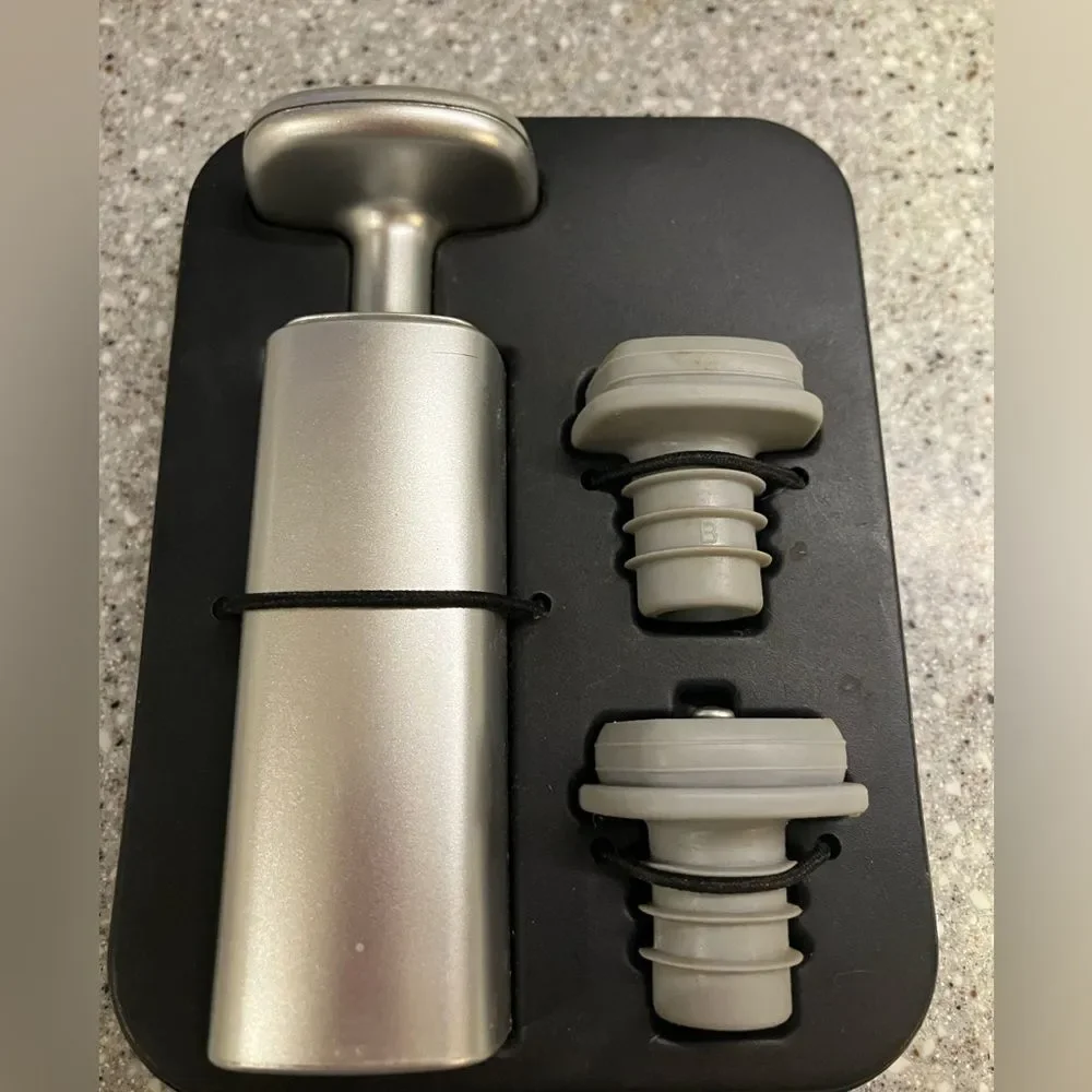 Houdini wine preserver set, never been used